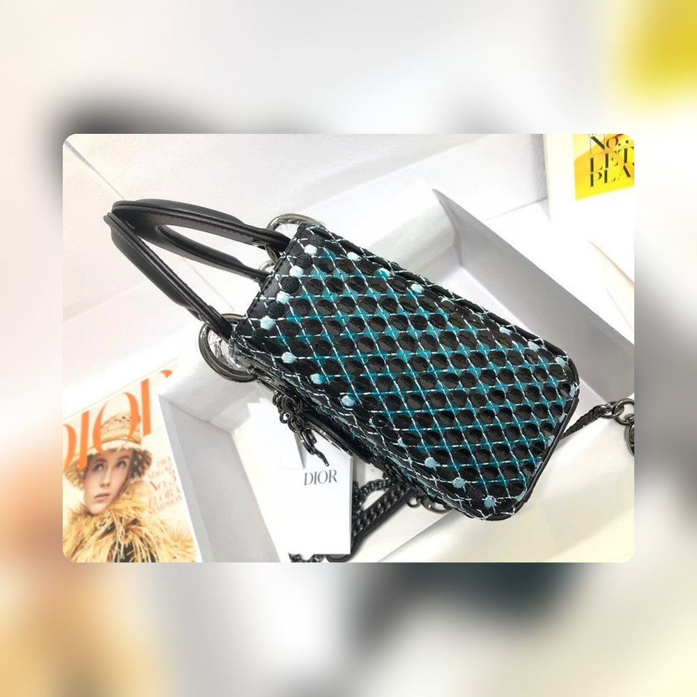 Anum Bags Detail