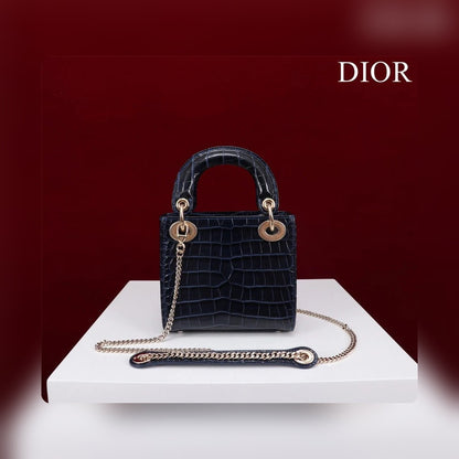Anum Bags Detail