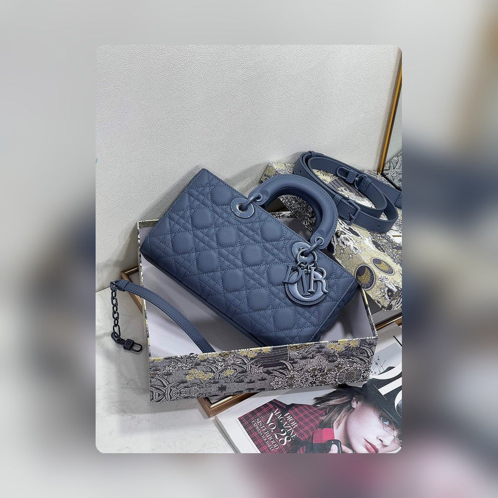 Anum Bags Detail