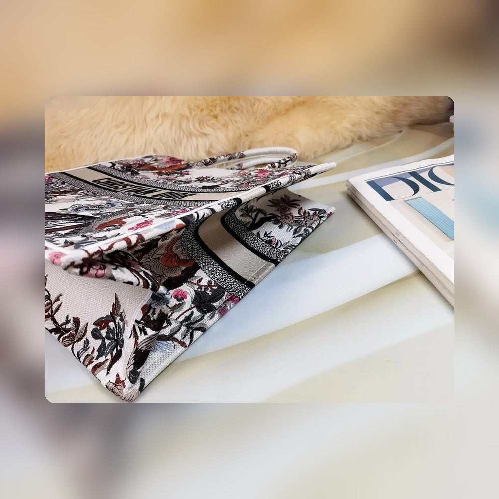 Anum Bags Detail