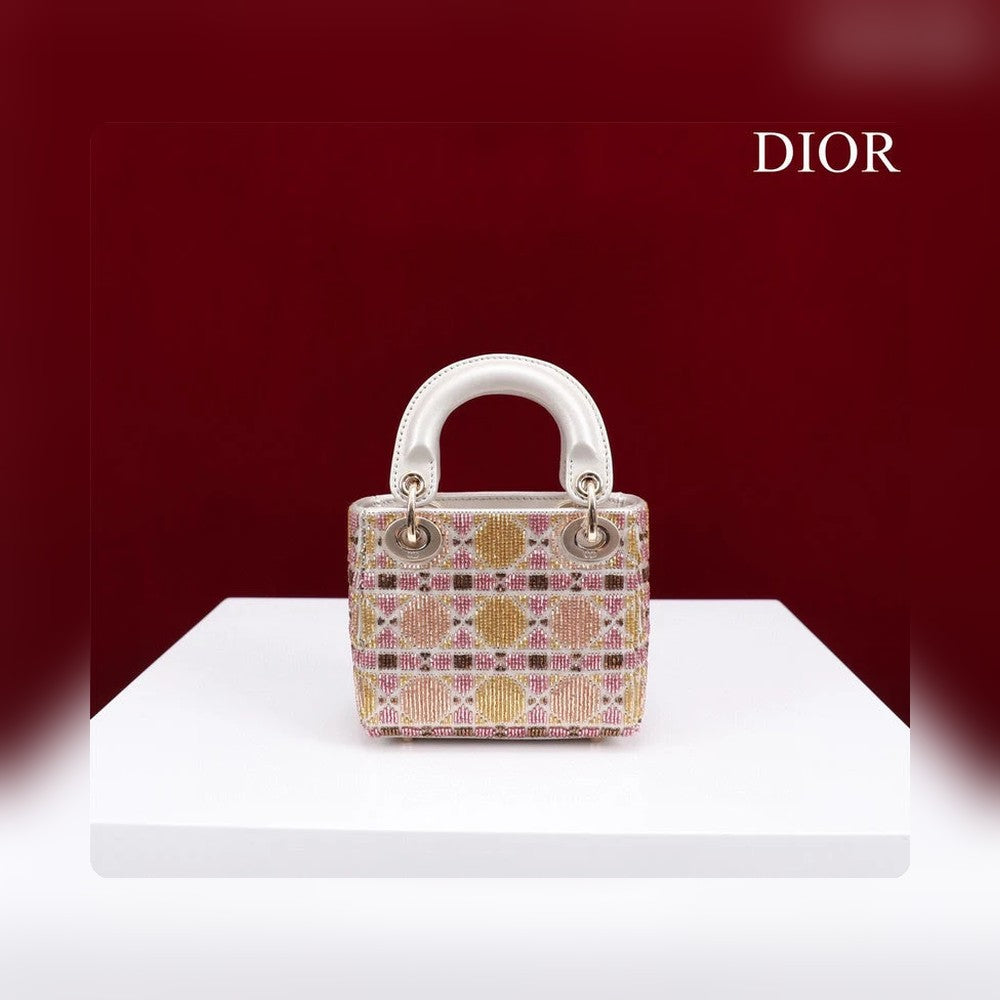 Anum Bags Detail
