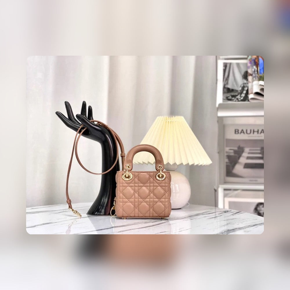 Anum Bags Detail