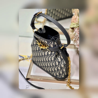 Anum Bags Detail