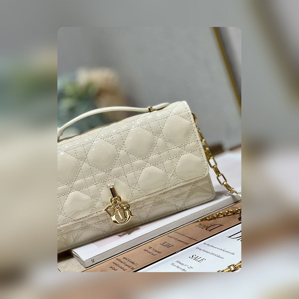 Anum Bags Detail