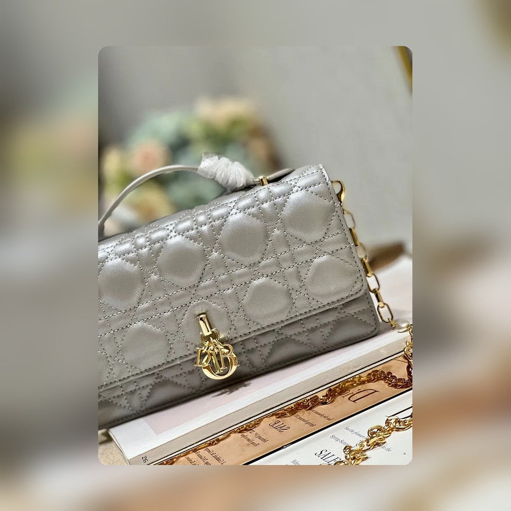 Anum Bags Detail