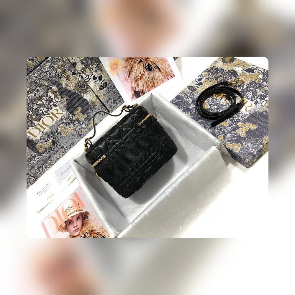 Anum Bags Detail