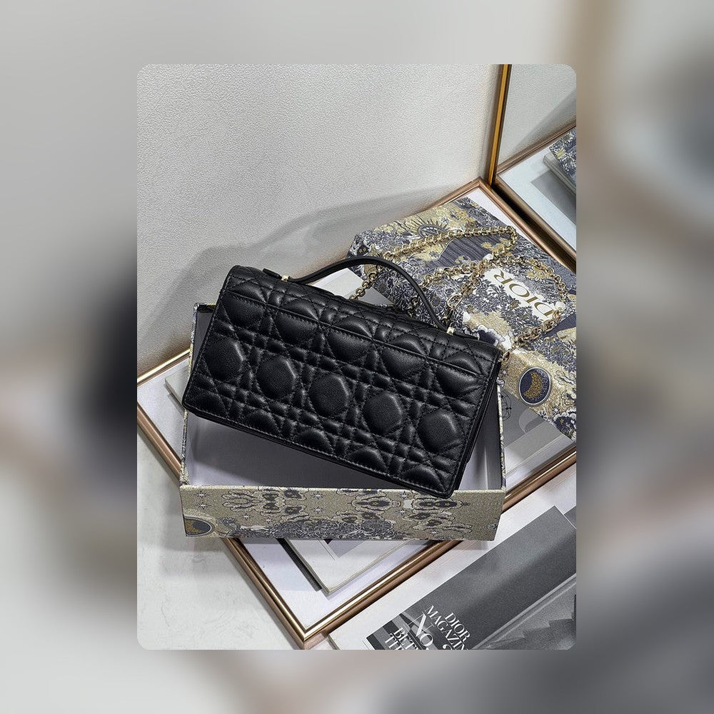 Anum Bags Detail
