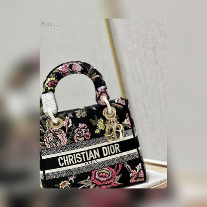 Anum Bags Detail