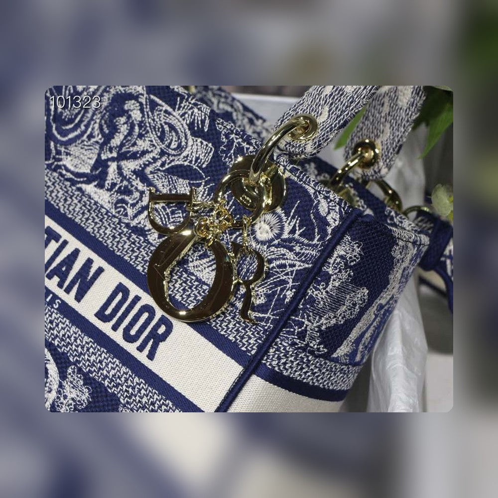 Anum Bags Detail