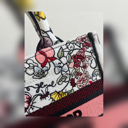 Anum Bags Detail