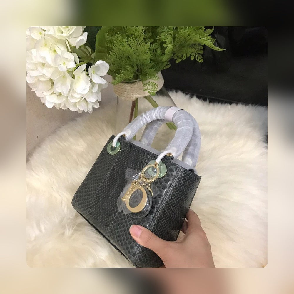 Anum Bags Detail