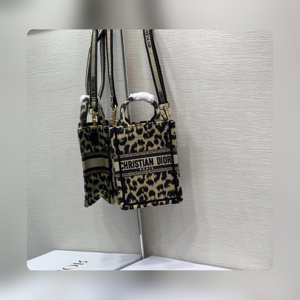 Anum Bags Detail