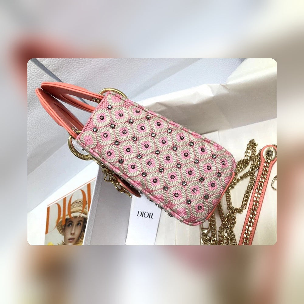 Anum Bags Detail