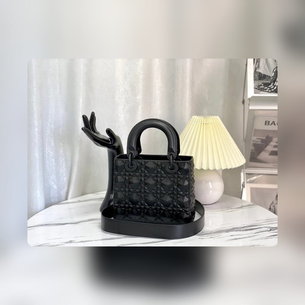 Anum Bags Detail