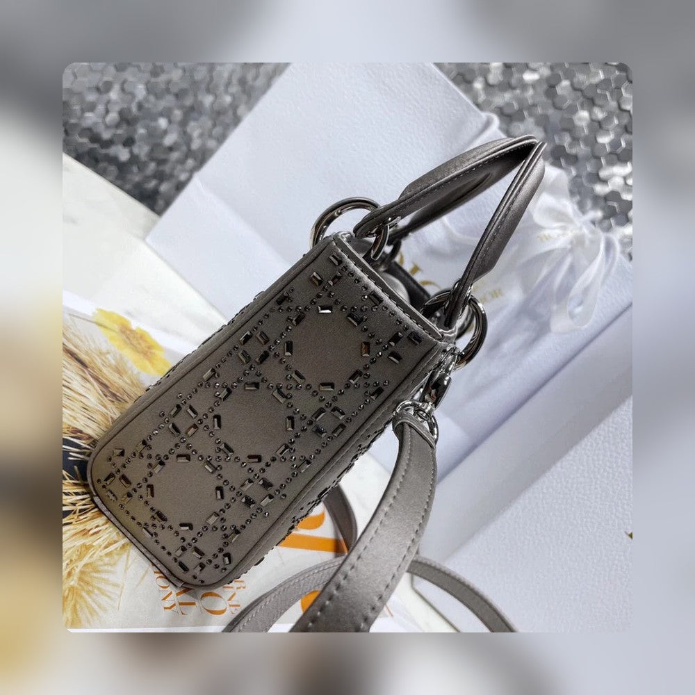 Anum Bags Detail