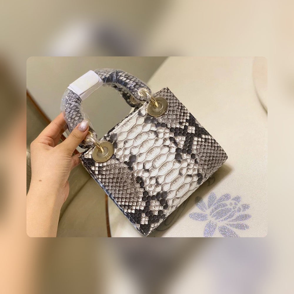 Anum Bags Detail