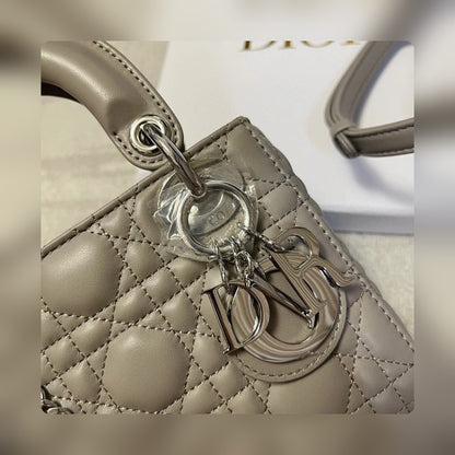 Anum Bags Detail