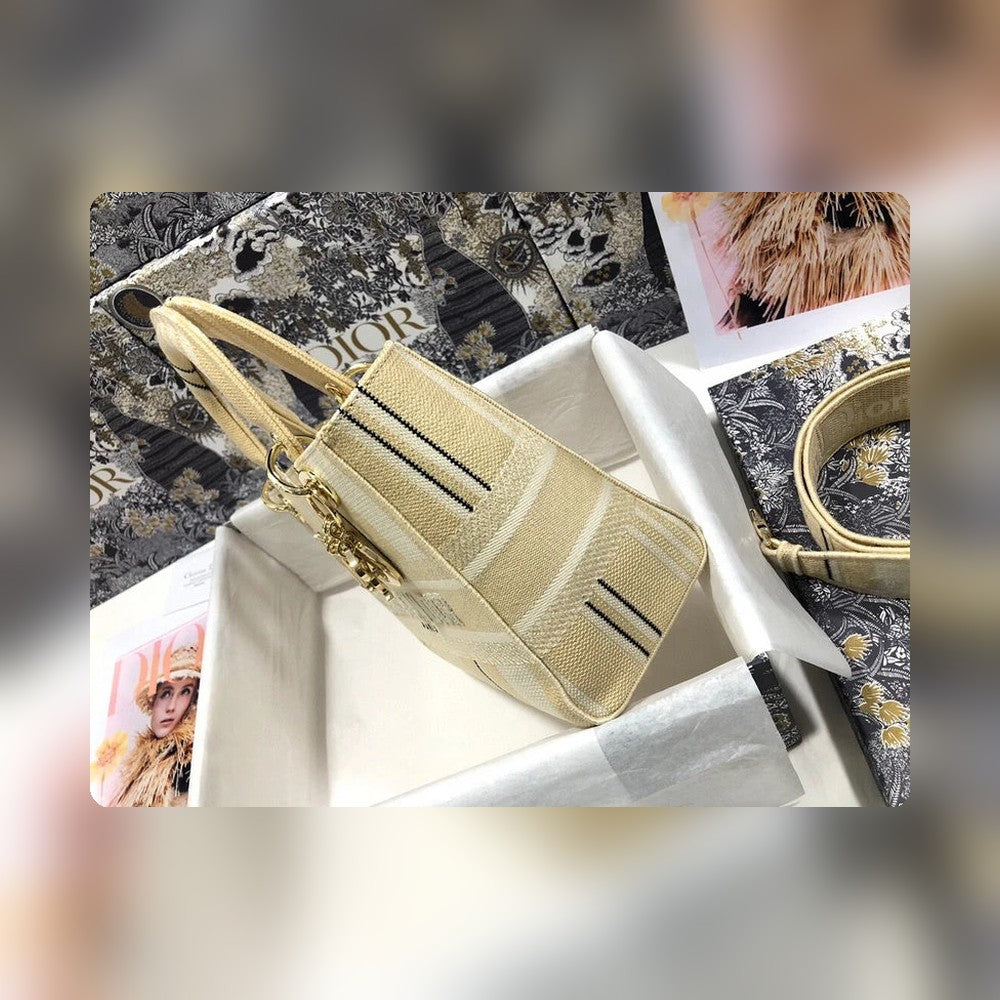 Anum Bags Detail