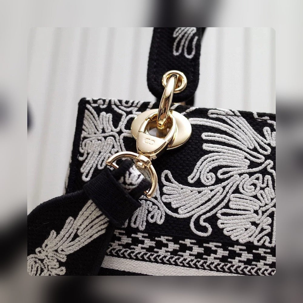 Anum Bags Detail