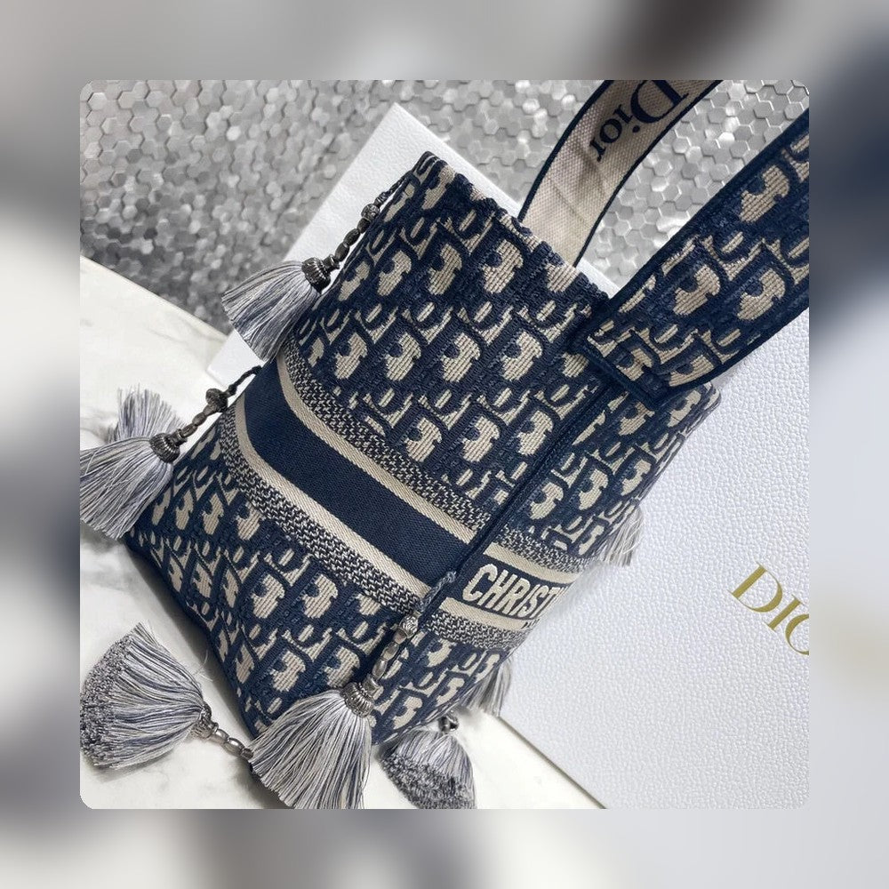 Anum Bags Detail