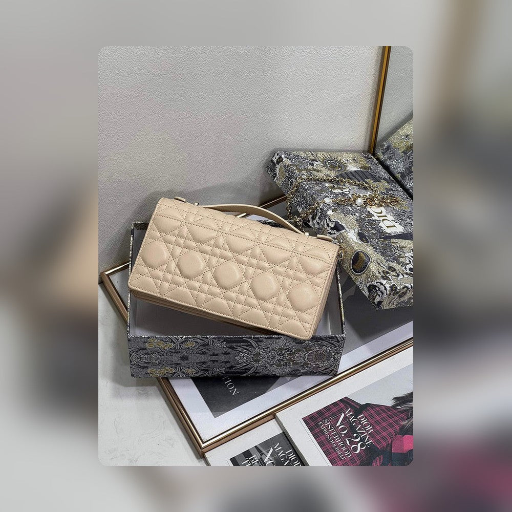 Anum Bags Detail