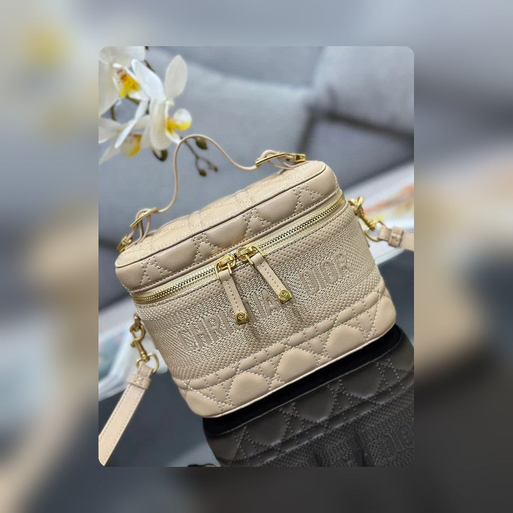 Anum Bags Detail
