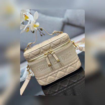Anum Bags Detail
