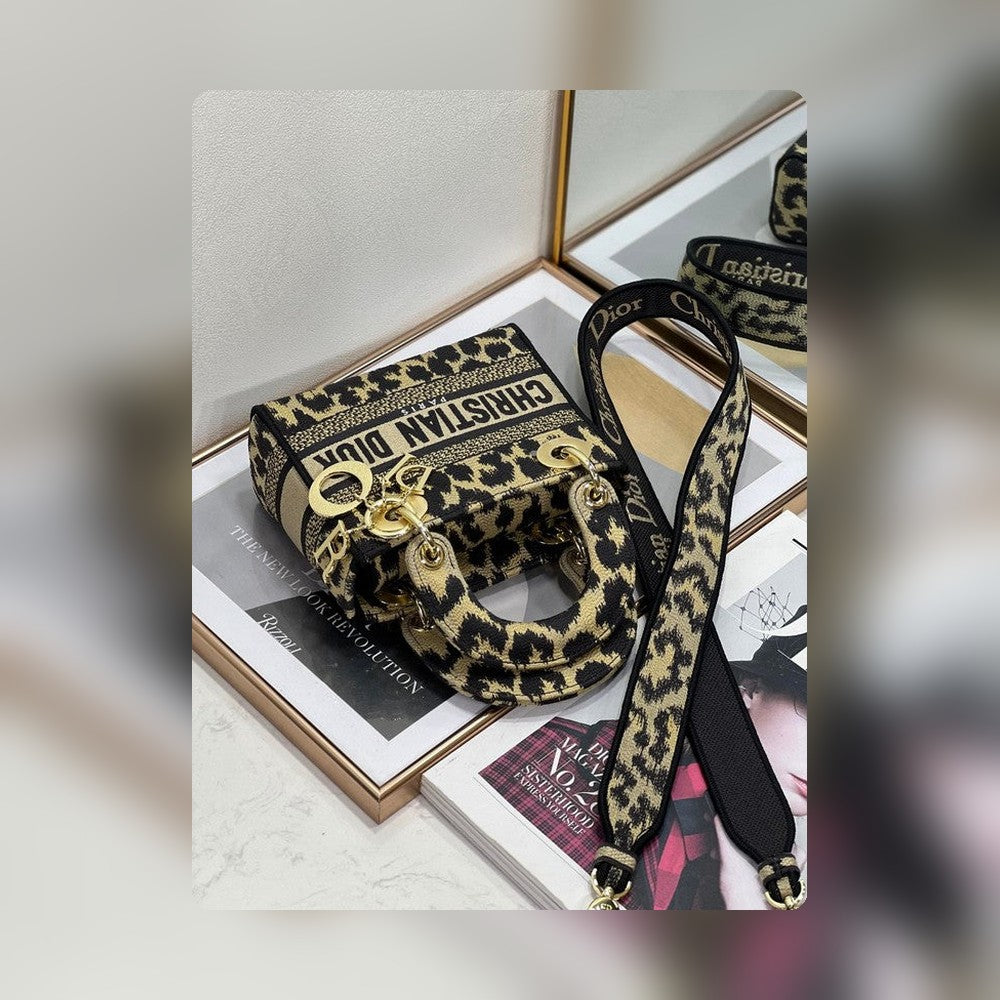 Anum Bags Detail