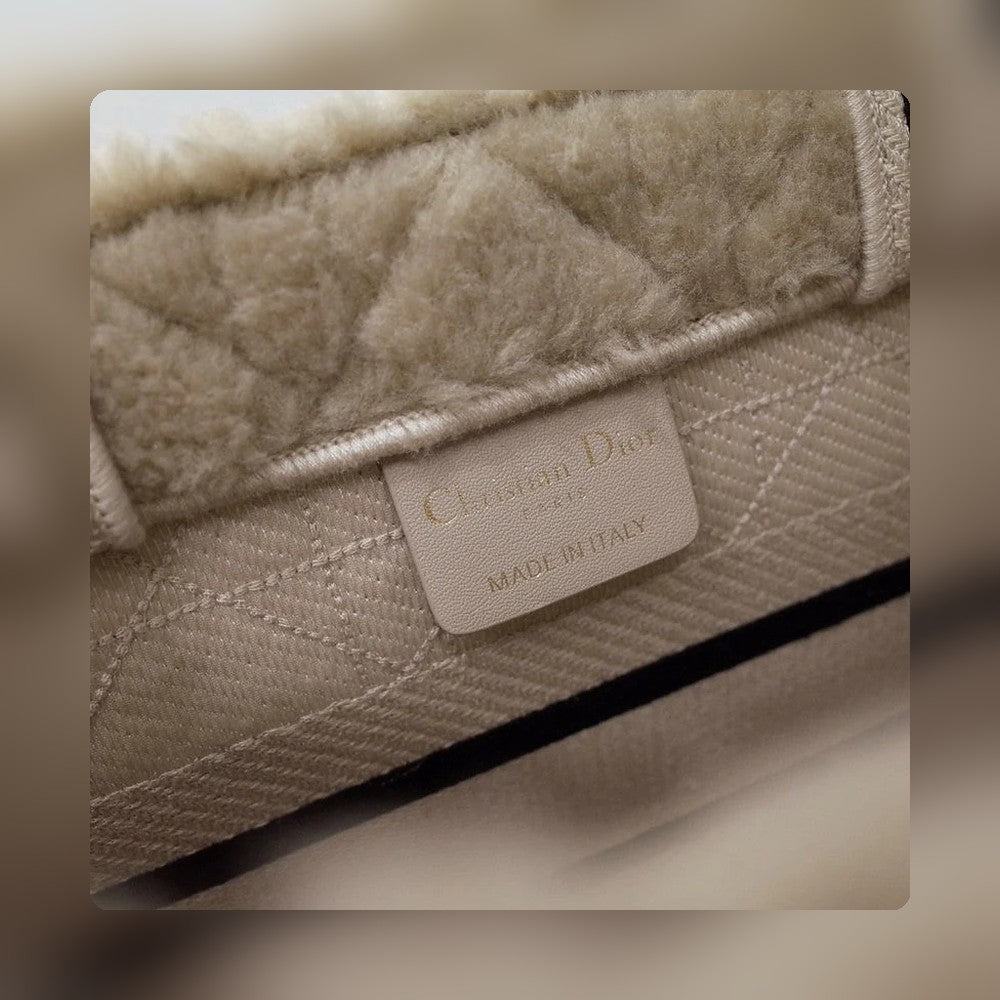 Anum Bags Detail