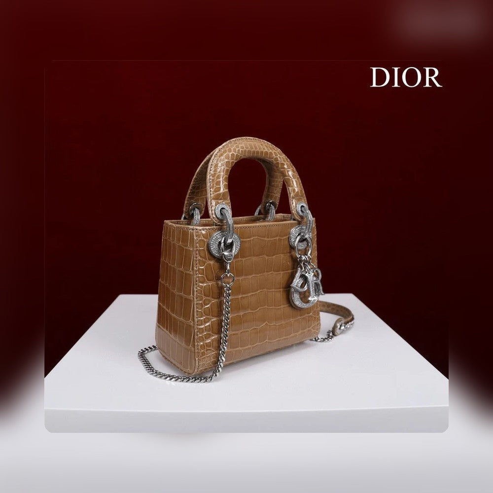 Anum Bags Detail