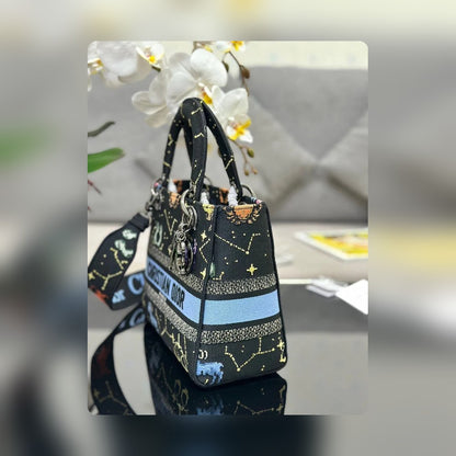 Anum Bags Detail