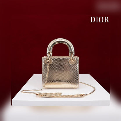 Anum Bags Detail