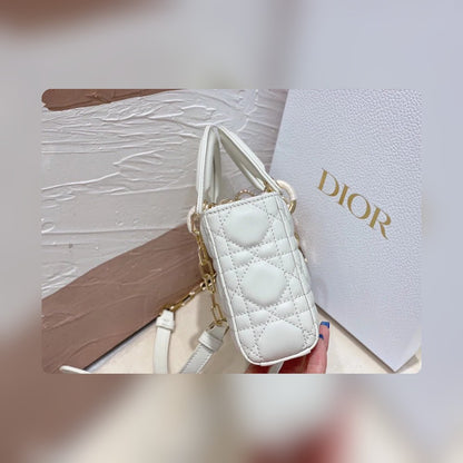 Anum Bags Detail