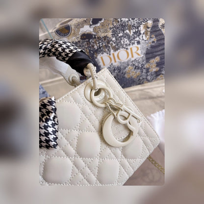 Anum Bags Detail