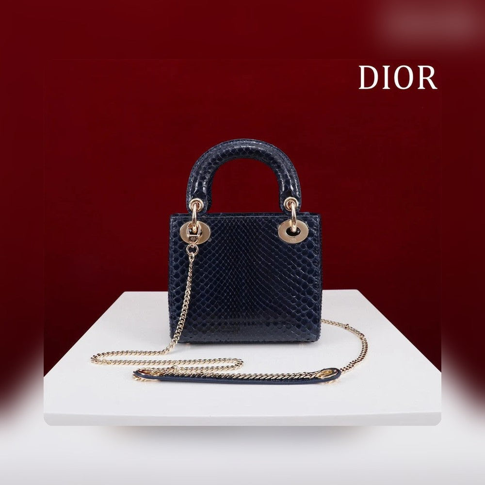 Anum Bags Detail