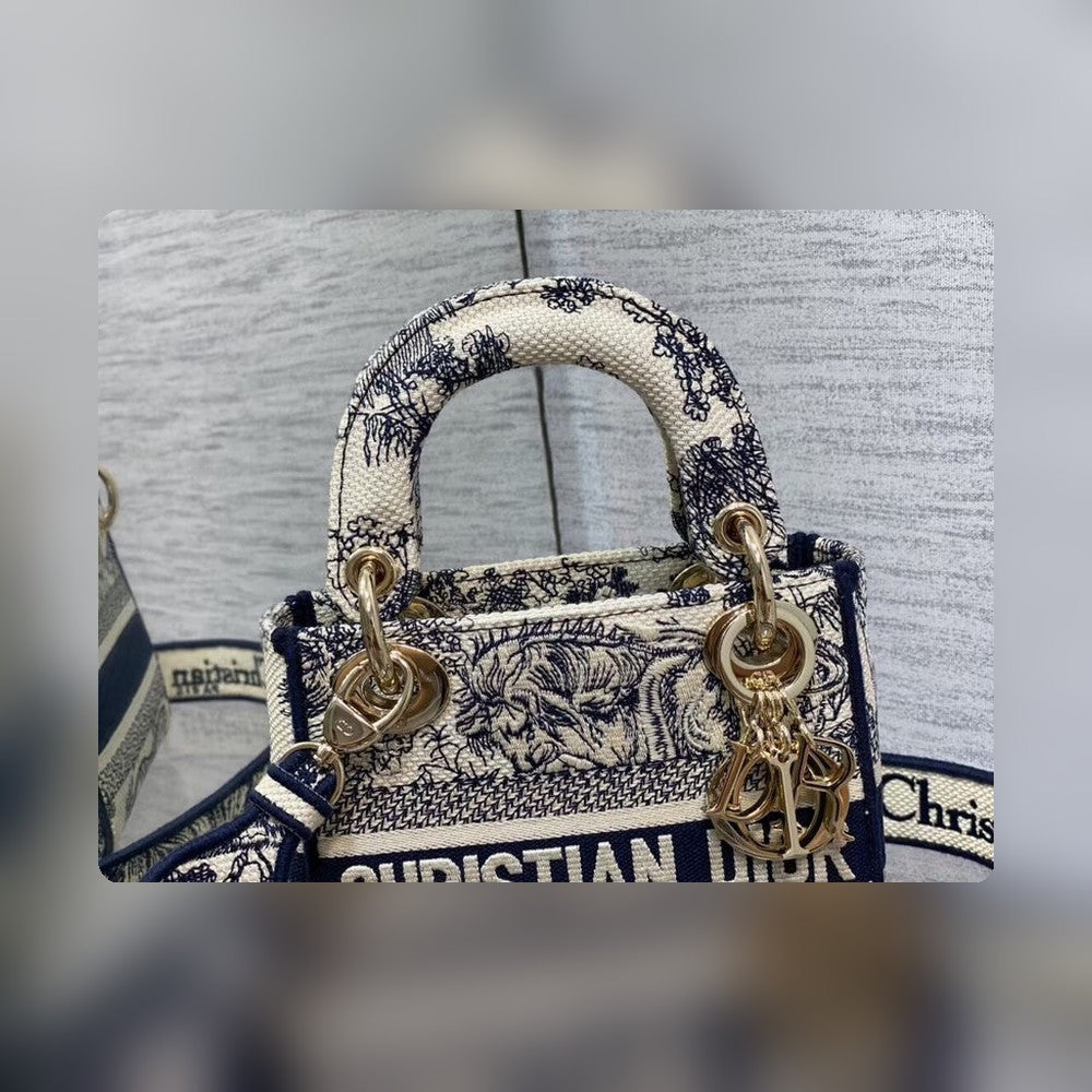 Anum Bags Detail