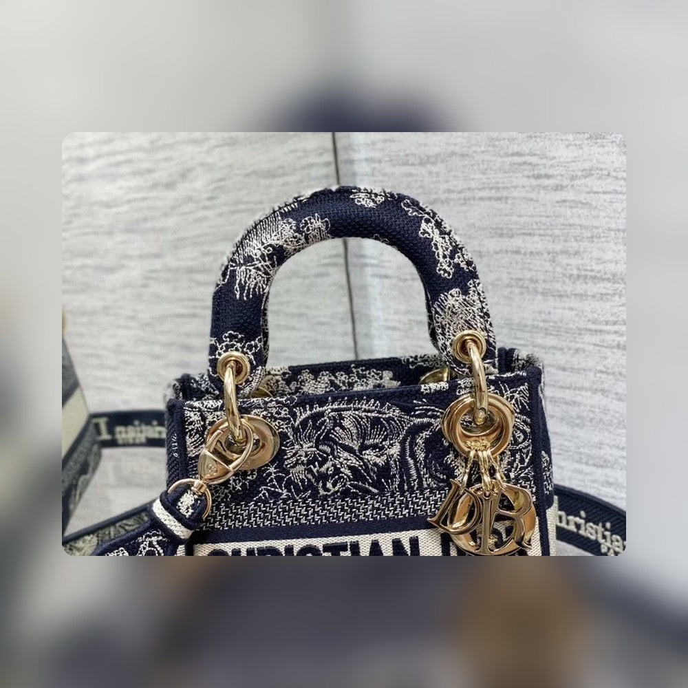 Anum Bags Detail