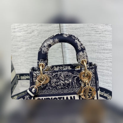 Anum Bags Detail