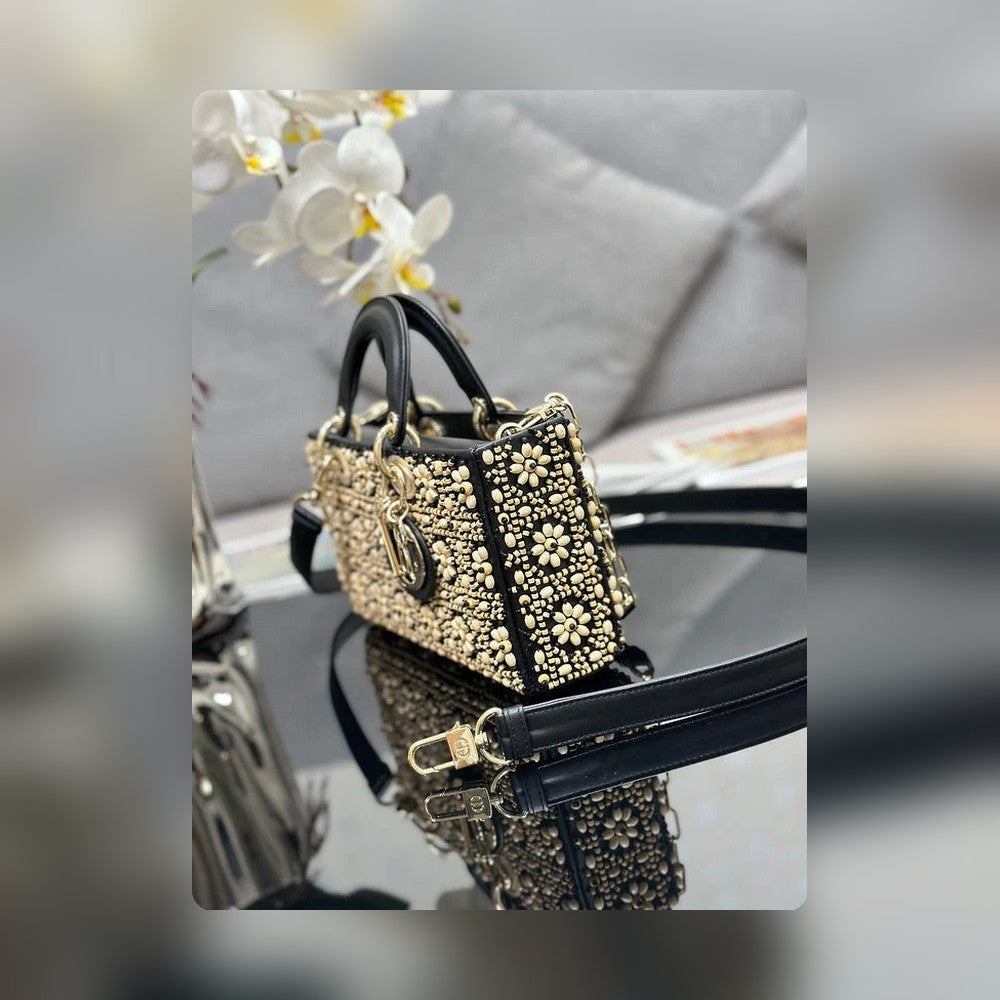Anum Bags Detail