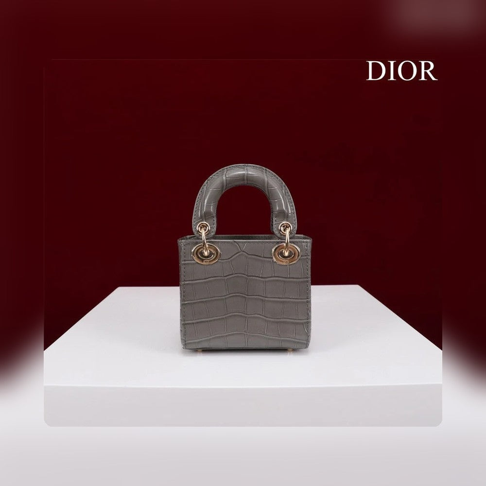Anum Bags Detail