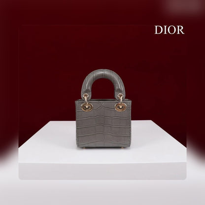 Anum Bags Detail