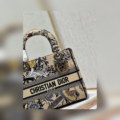 Anum Bags Detail
