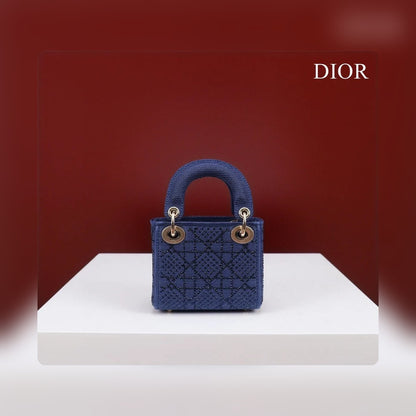 Anum Bags Detail