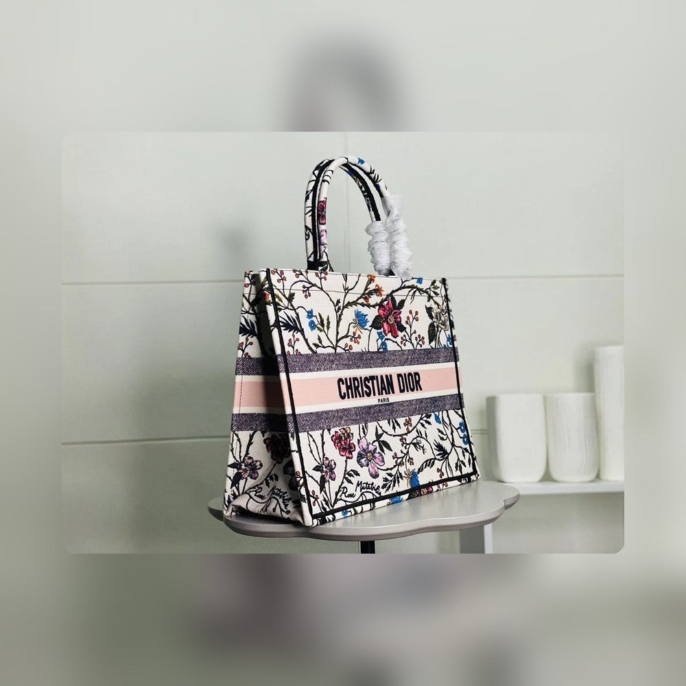 Anum Bags Detail