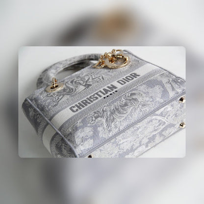 Anum Bags Detail