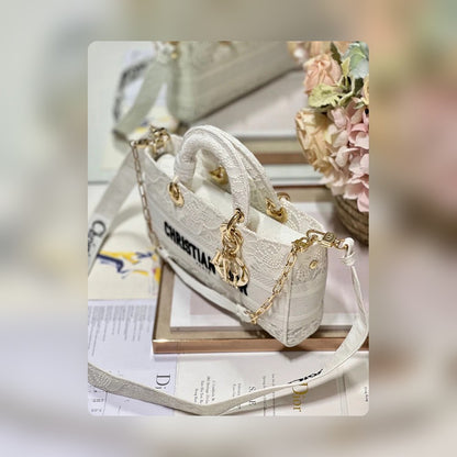 Anum Bags Detail