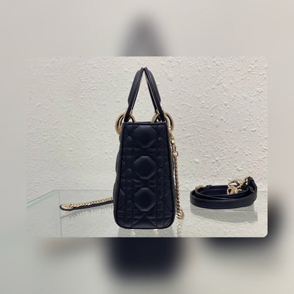 Anum Bags Detail