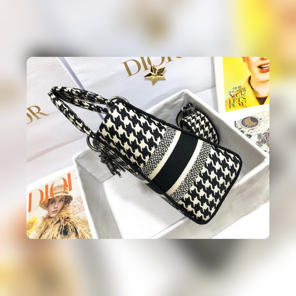 Anum Bags Detail