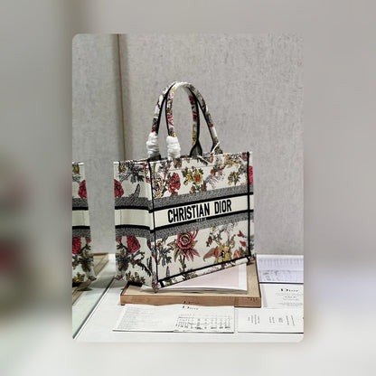 Anum Bags Detail