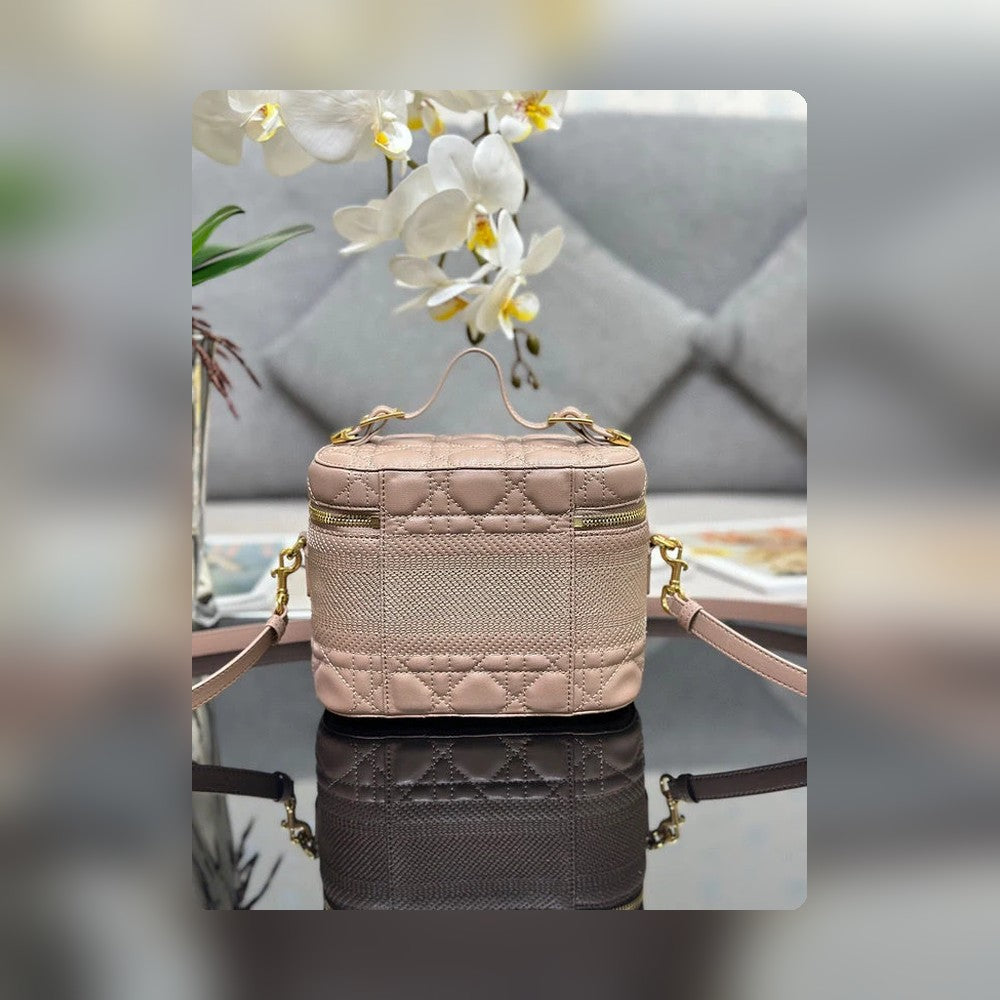 Anum Bags Detail